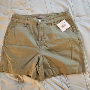 NWT - Falls Creek Olive Shorts size 12